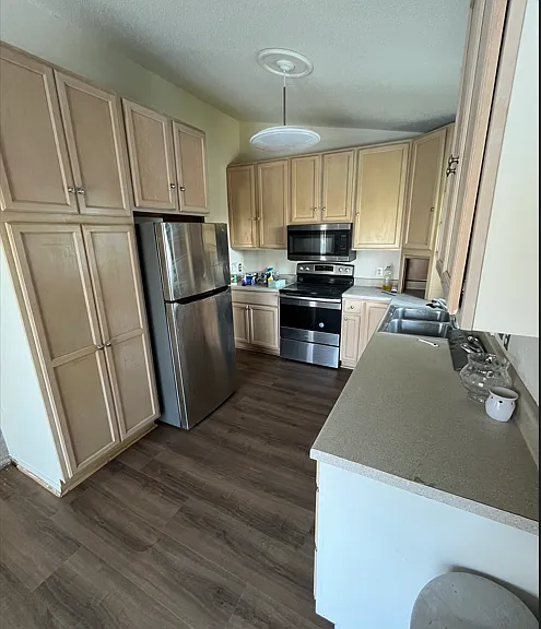 1201 Hillcrest Ct — Photo 6
