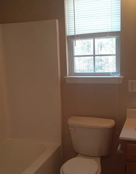 202 S Flora St #B — Photo 8