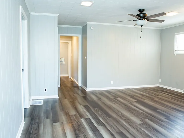 409 S College Ave — Photo 2