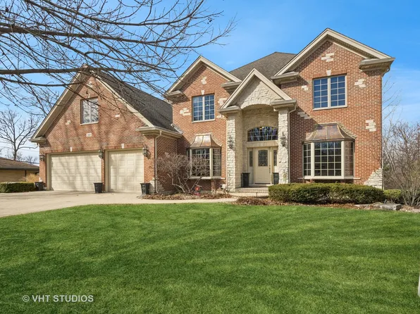 260 N Forest Dr, Addison, IL 60101