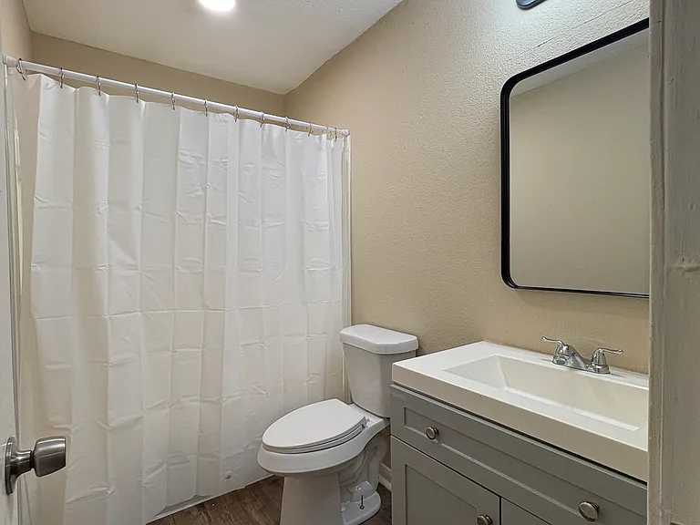 3221 Hirschfield Rd #B — Photo 9
