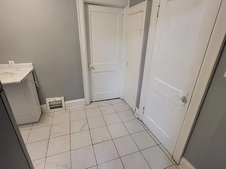 448 Arnley St #3 — Photo 9