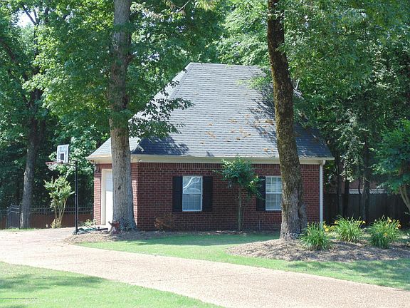 4th image of 8529 Saddlecreek Dr