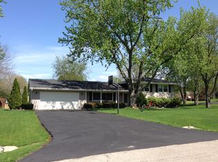 27 Royce Dr, Oswego, IL 60543