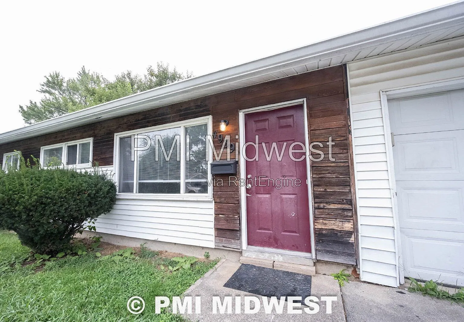 3 bed, 1.5 bath, 936 sqft, $1,050 — Photo 2