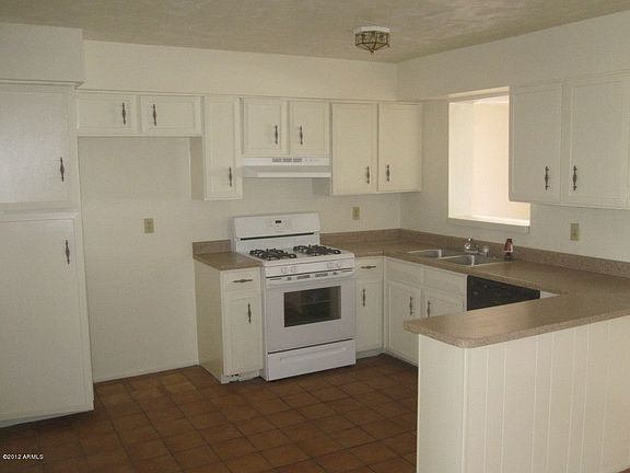 4th image of 2402 W Sunnyside Ave