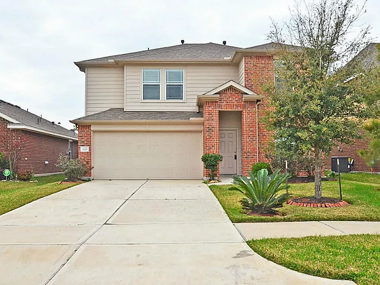 5327 Stonegate Dr — Photo 1