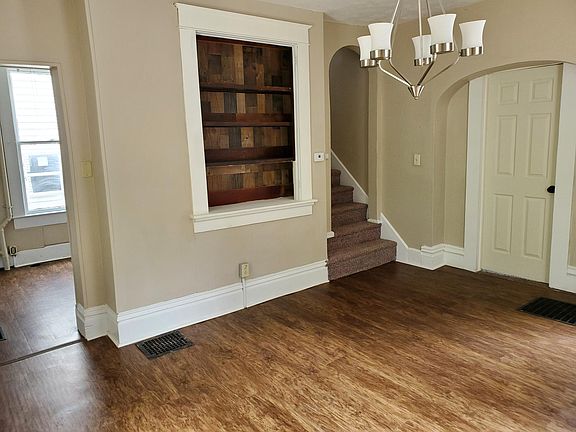 5th image of 1131 Sharon Ave
