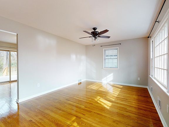 4th image of 4327 Rockwood Dr