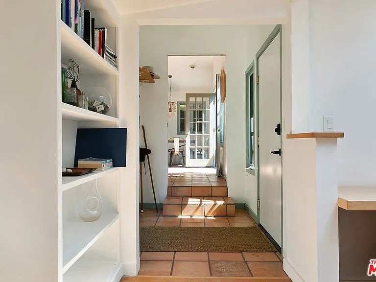 913A Fernwood Pacific Dr — Photo 8