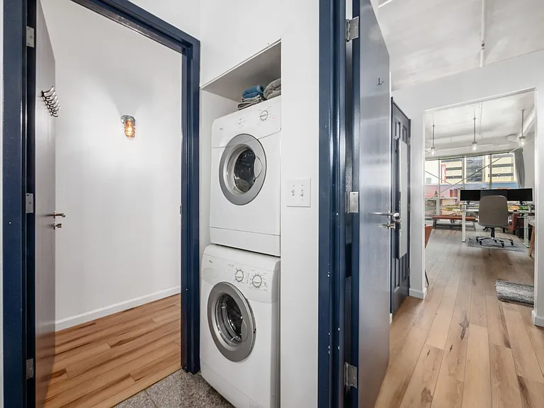 60 E Spring St #105 — Photo 5