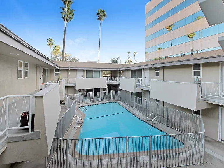 Courtyard/Pool
