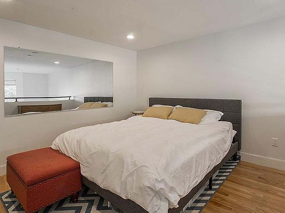 2nd image of 301 Gough St APT 3