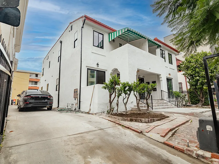 351 S Catalina St #353-1/2 — Photo 16