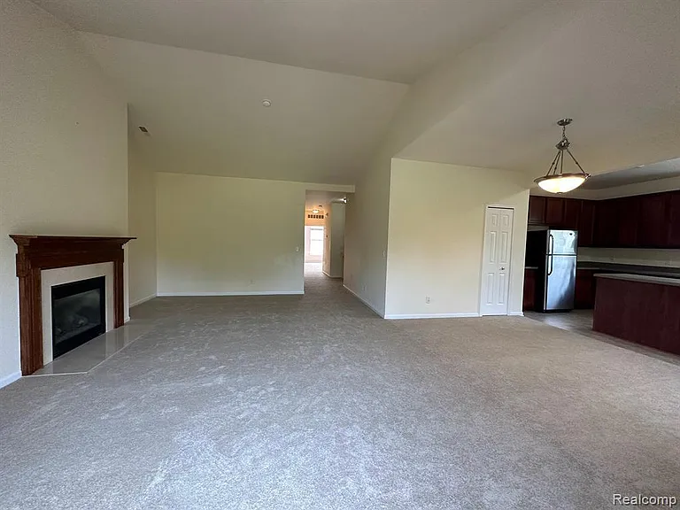 2156 Pinecroft Dr — Photo 3