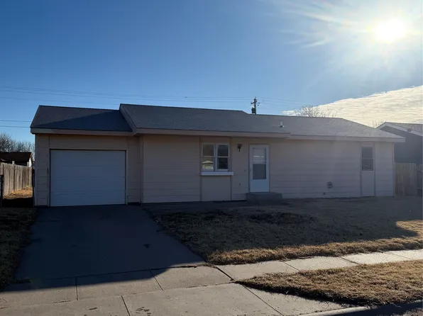 310 Prairie Ln, Holcomb, KS 67851