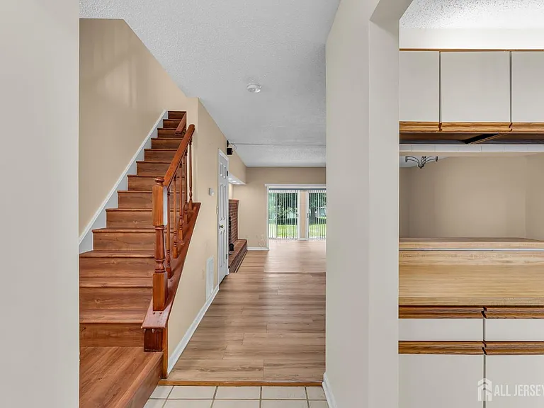 91 Chelsea Ct #14 — Photo 11