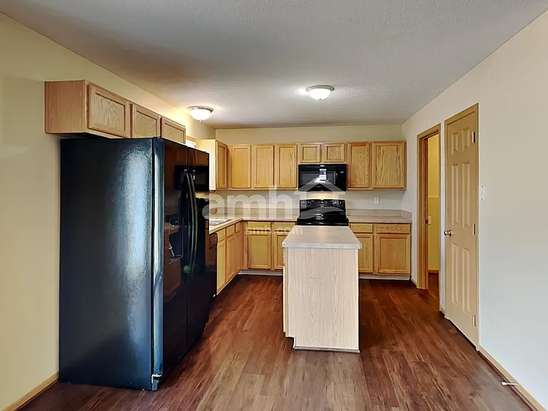 2271 Landcrest Dr — Photo 3