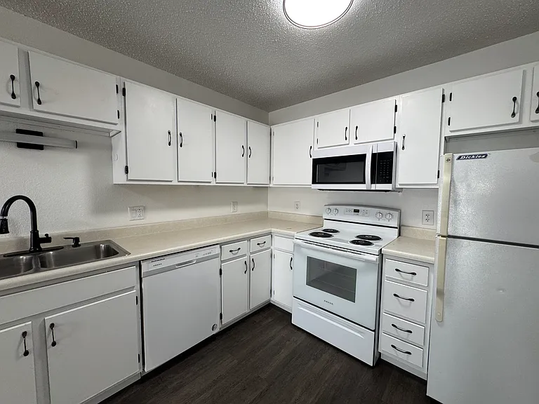 Prairie View Apartments — Photo 17