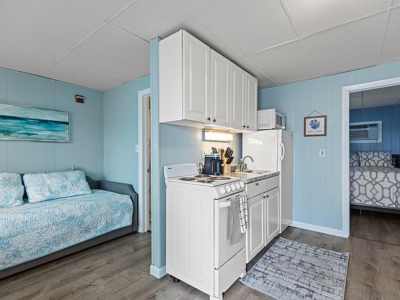 4th image of 44 E Grand Ave #463