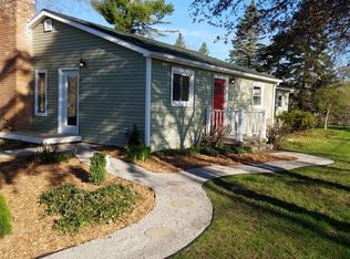 8561 Silver Lake Rd, Linden, MI 48451