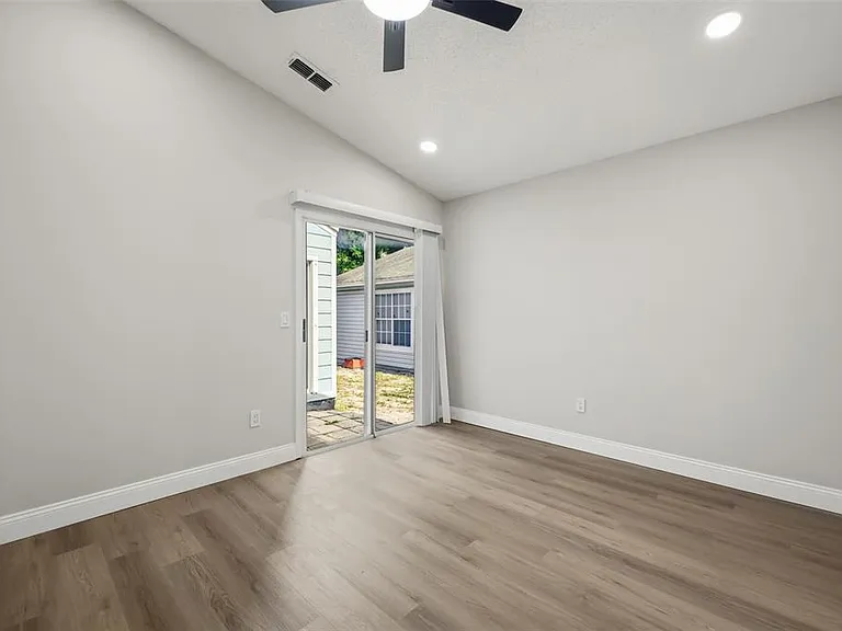 106 Lamplighter Dr — Photo 22