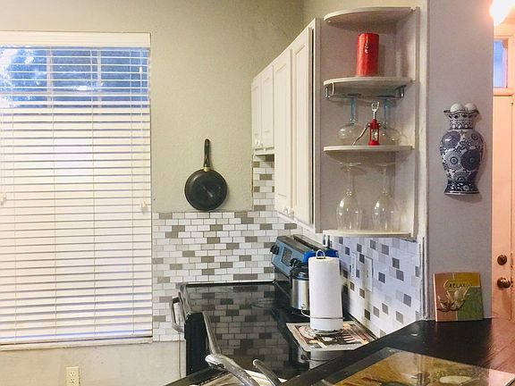 4th image of 13700 N Richmond Park Dr #303