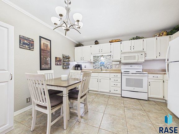 3rd image of 3712 S Terry Ave APT 203