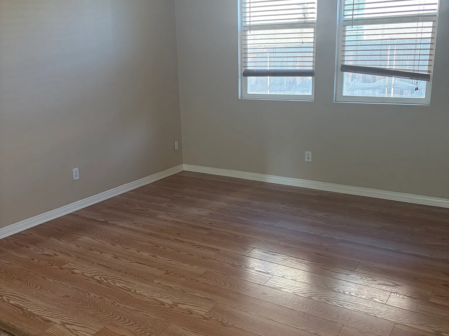 4 bed, 2400 sqft, $3,400 — Photo 4