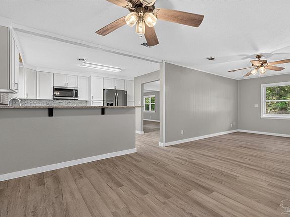 4th image of 6425 Aspen Ave