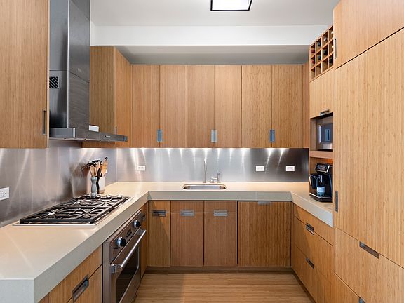 4th image of 450 W 17th St #Penthouse 5