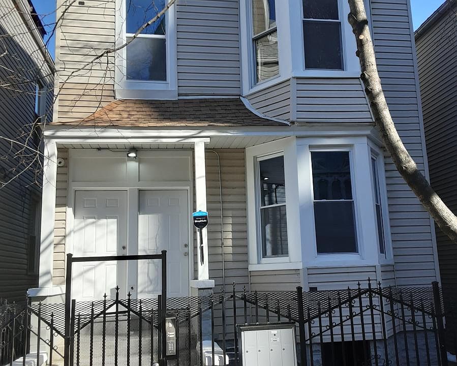1st image of 4545 S Hermitage Ave #2F