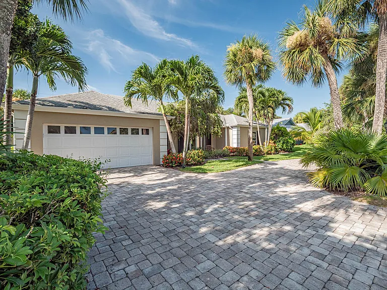1425 Treasure Cove Ln — Photo 38