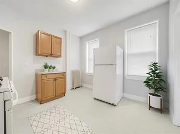 127 Eutaw St, Boston, MA