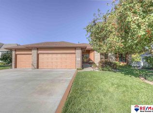 11908 Timberridge Dr, Papillion, NE 68133