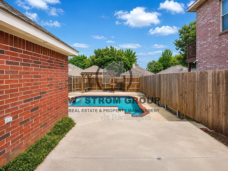 1257 Christopher Ln — Photo 31