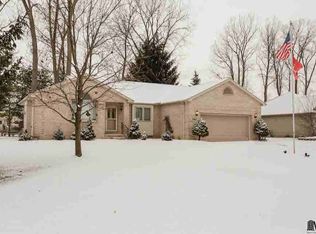 8263 Aberdeen Dr, Lambertville, MI 48144