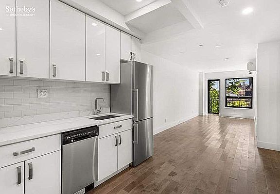 4th image of 2113 5th Ave #2R