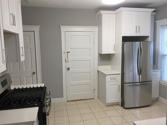 4th image of 272 Belmont St