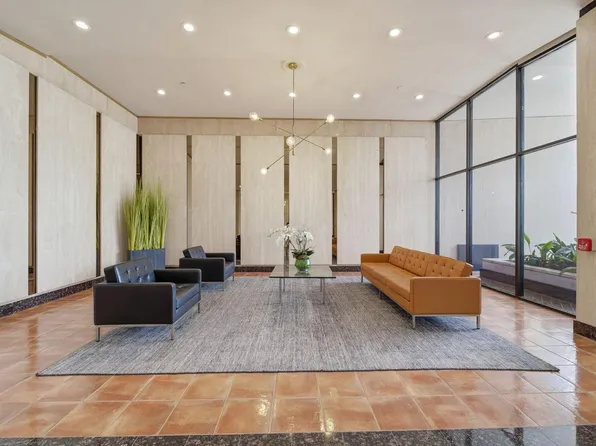 2016 Main St APT 810, Houston, TX 77002