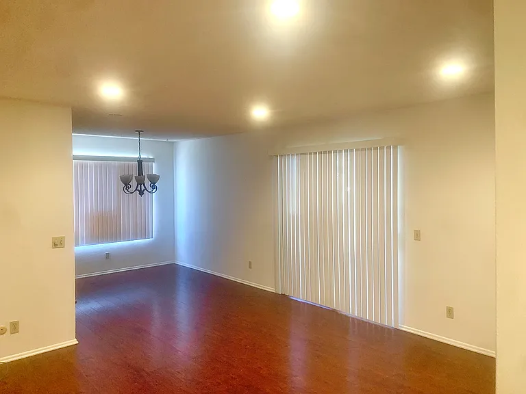 21815 Saticoy St #35 — Photo 21