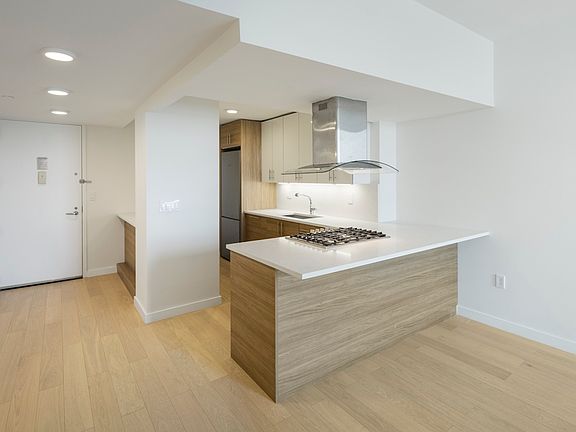 4th image of 1 West St APT 2436