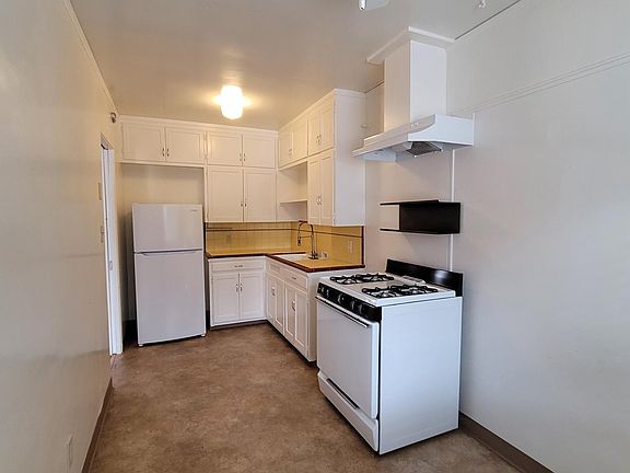 5th image of 3718 Ingraham St #3718