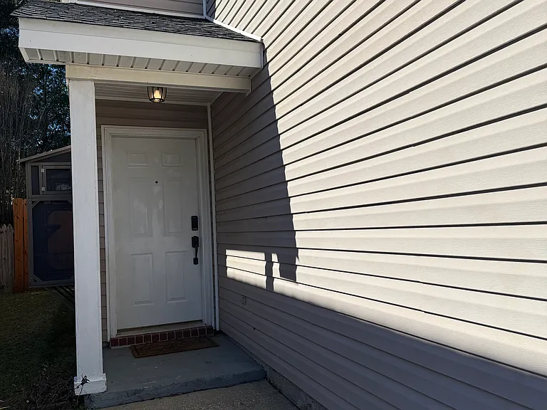 5153 Victoria Dr — Photo 2