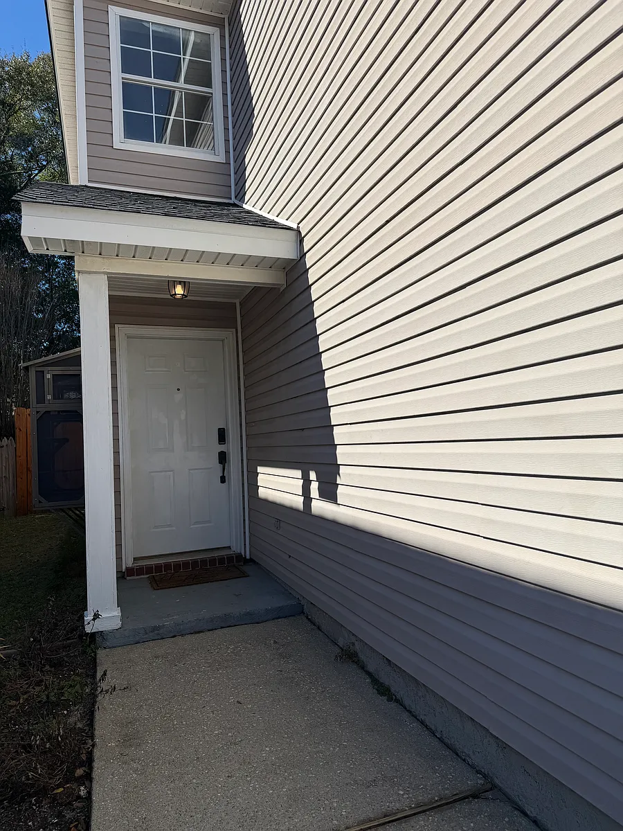Building Photo - 5153 Victoria Dr