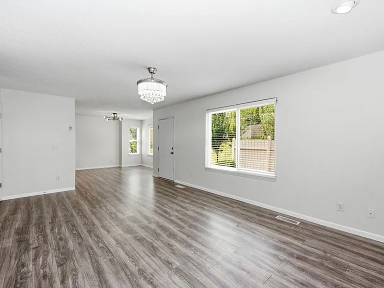 7649 Tollgate Ct — Photo 31