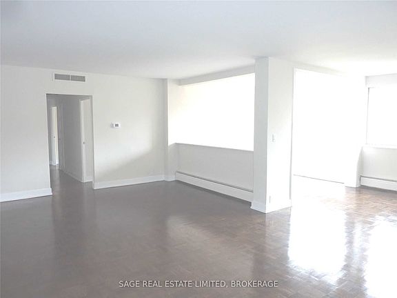 3rd image of 9 Deer Park Cres #801