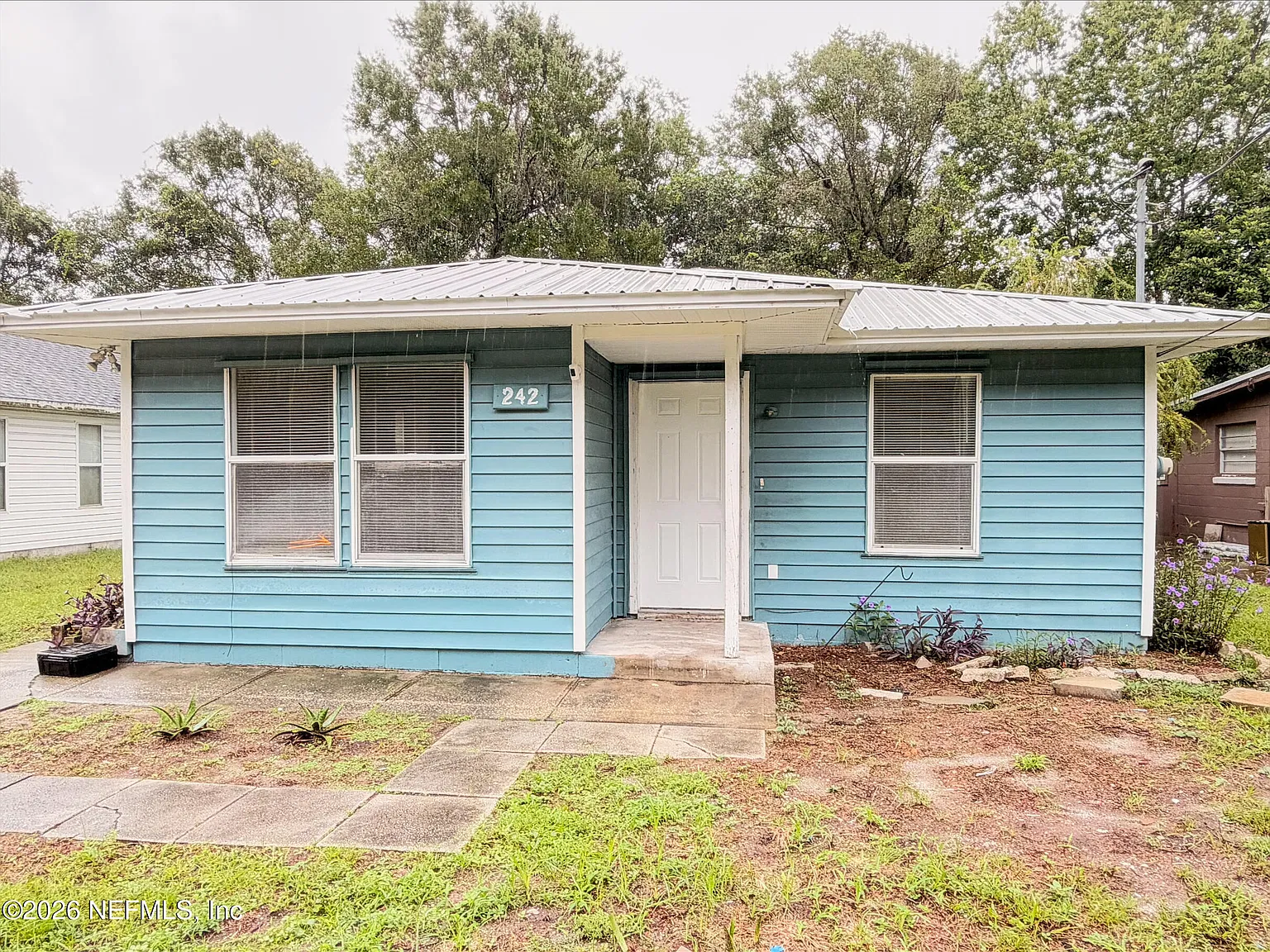 3 bed, 2.0 bath, 1095 sqft, $1,895 — Photo 1