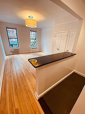 5th image of 370 E 69th St #2T