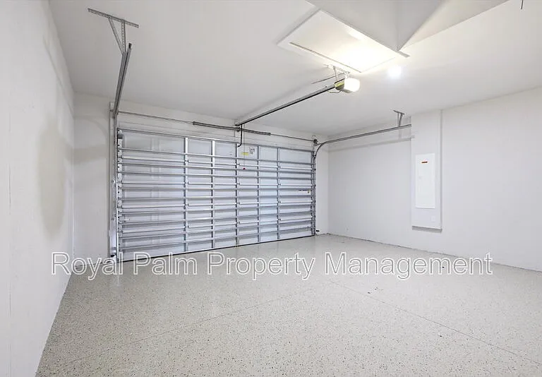2616 NW 9th Ave — Photo 32